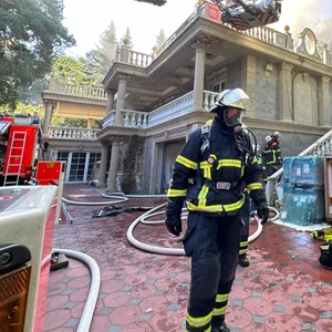 Villa in Neugraben in Flammen – Schwerstarbeit für die Feuerwehr