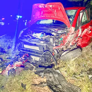 Beide Autos wurden bei dem Unfall vollkommen zerstört.