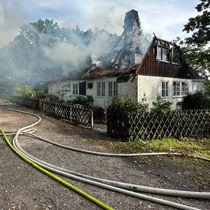 Ferienhaus im Norden in Flammen – hoher Sachschaden