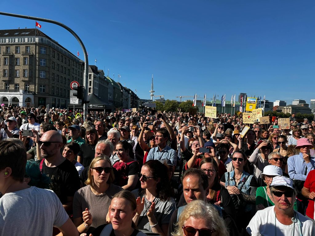 Tausende versammelten sich am Freitag zum von Fridays for Future organisierten Klimastreik.