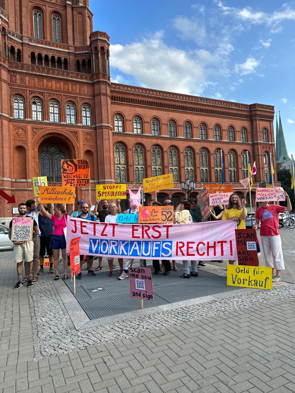 Demo vor dem Roten Rathaus in Berlin