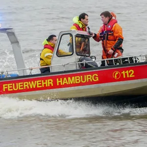 In Hamburg – Leiche aus Elbe geborgen - Polizei ermittelt