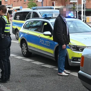 Senior flüchtet von Unfallort – Polizei hat schlimmen Verdacht