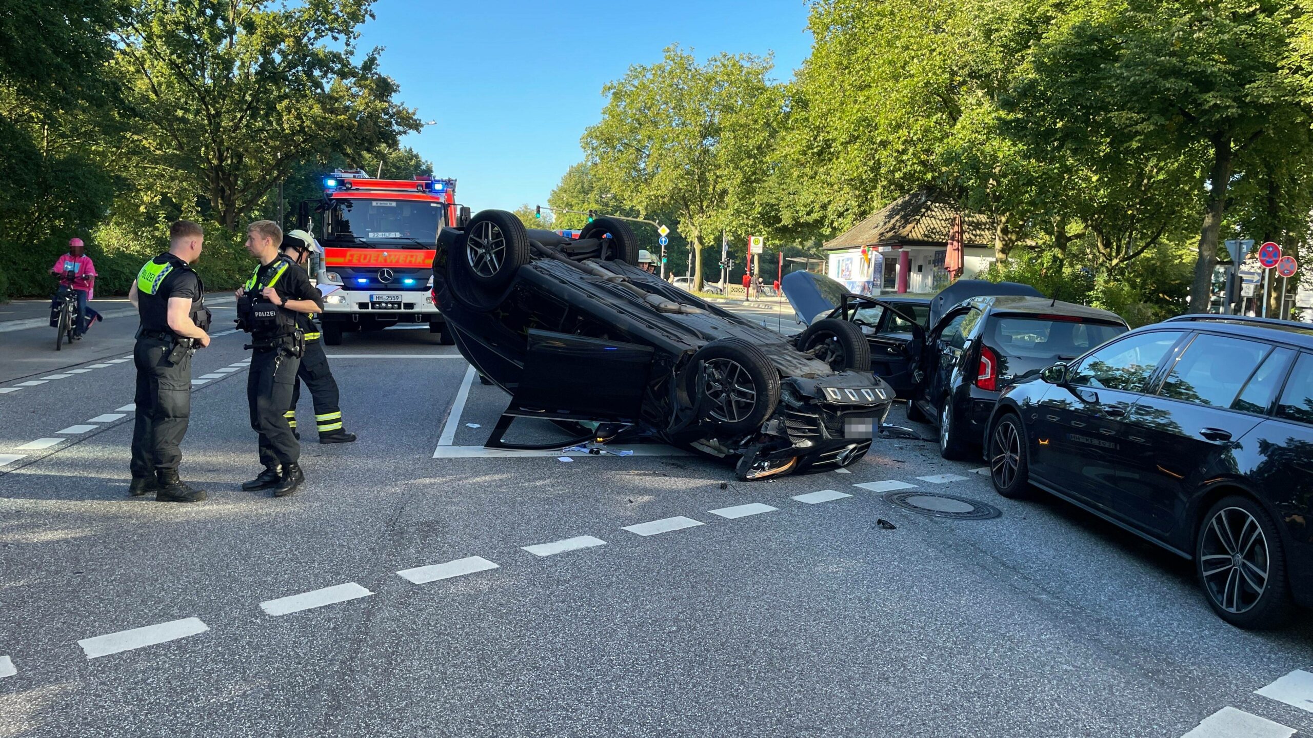 Mehrere Autos waren an dem Unfall beteiligt – eins überschlug sich sogar.