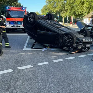 Mehrere Autos waren an dem Unfall beteiligt – eins überschlug sich sogar.