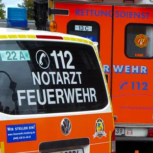 Bei dem Unfall wurden mindestens sieben Personen verletzt. (Symbolfoto)