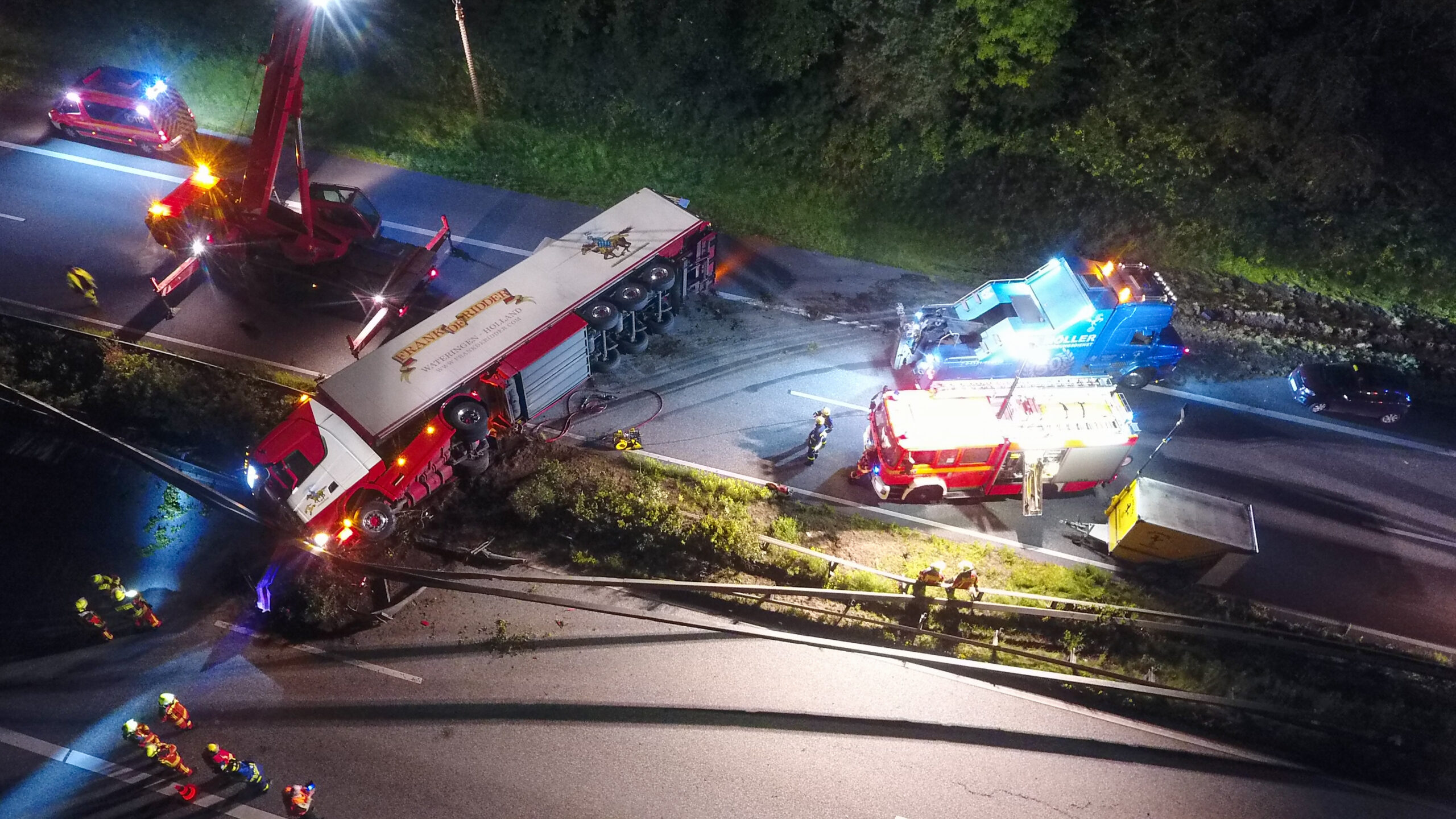 Der umgekippte Lkw auf der A7.