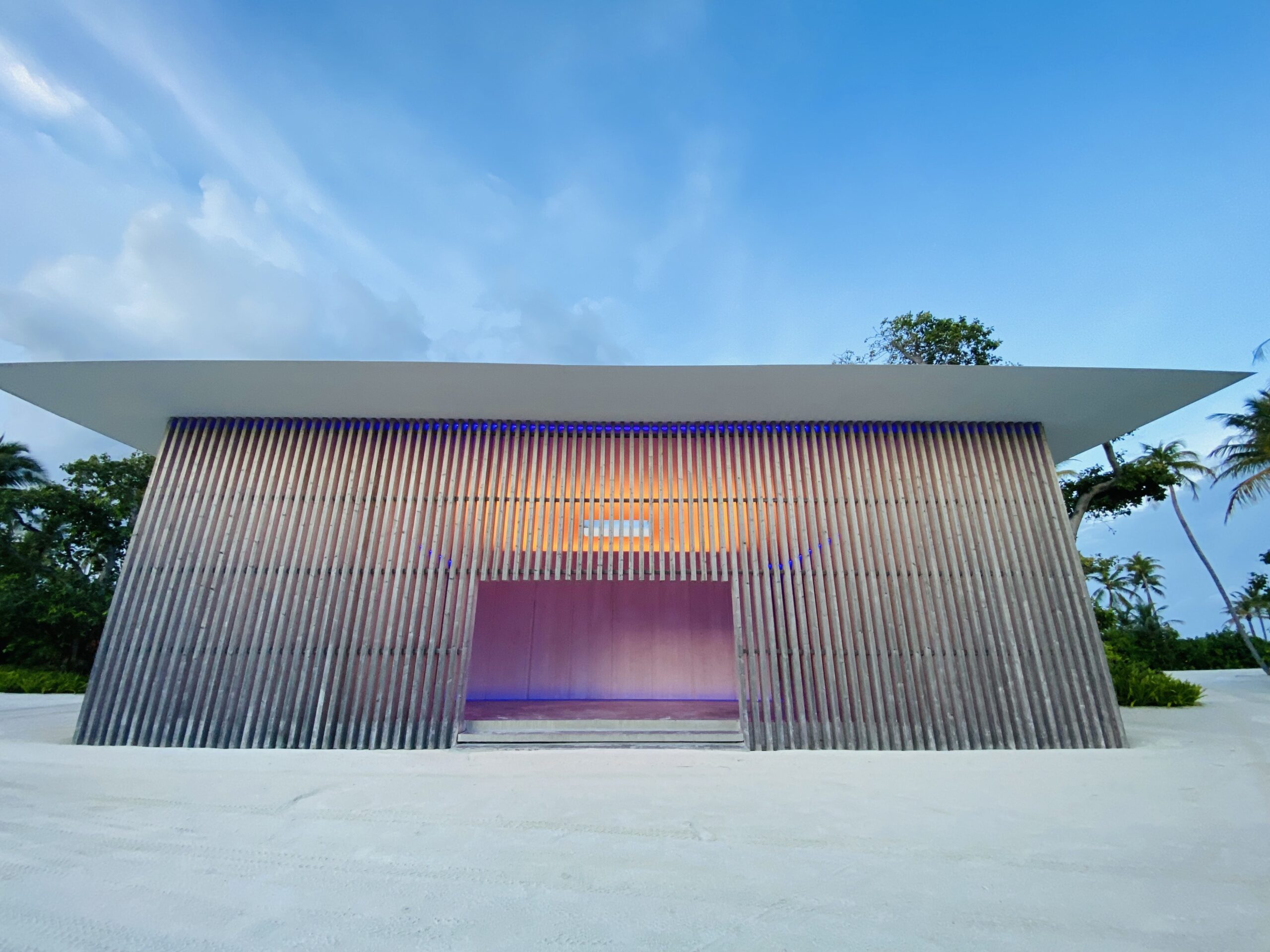 Eines der Kunst-Höhepunkte auf Patina Maldives: James Turrell’s Skyspace-Pavillon.