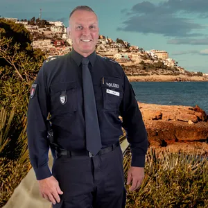 Der Hamburger Polizist Olaf Aust (53) rettete in Castellón (Spanien) zwei Menschen das Leben.