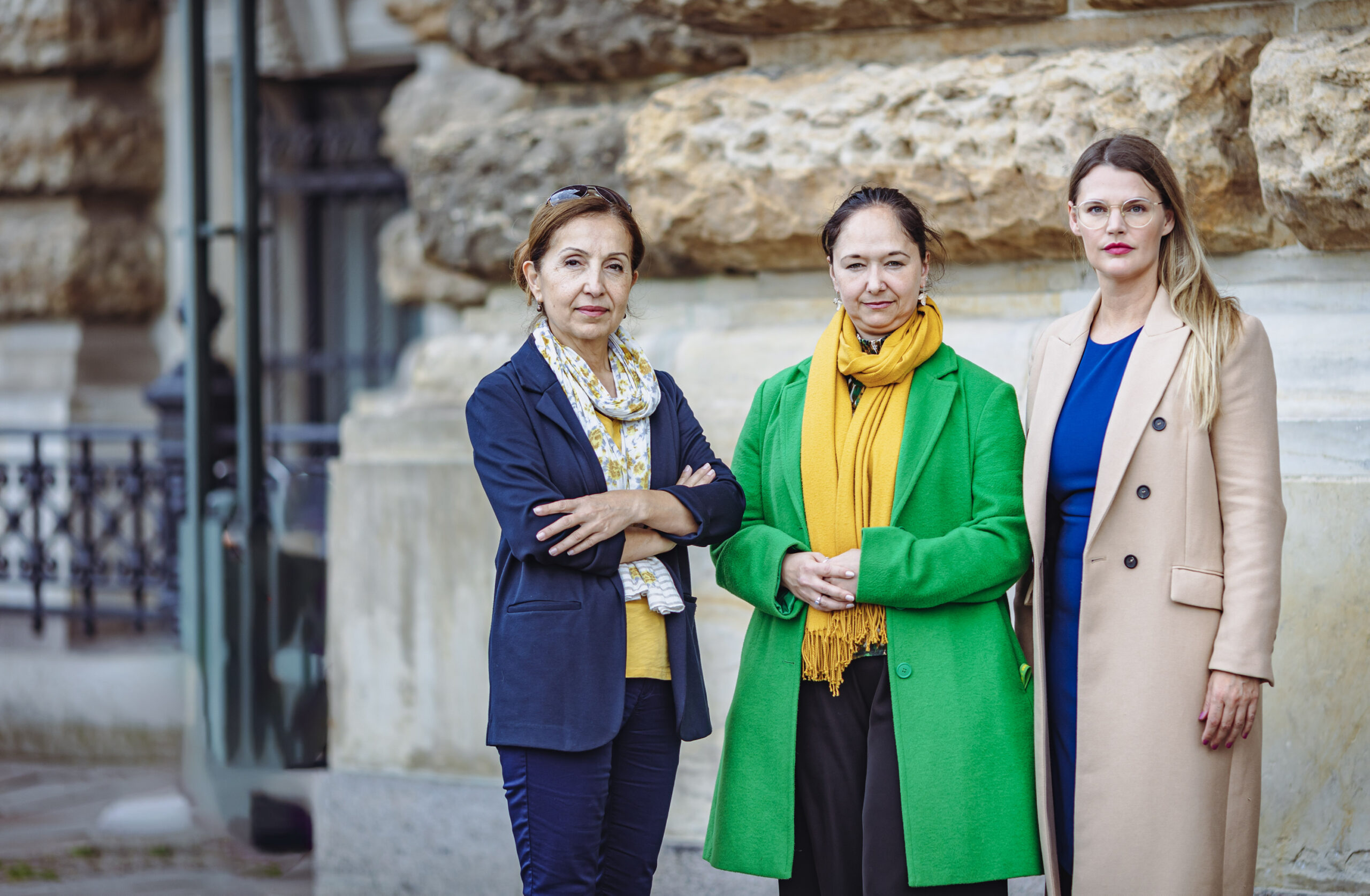 Die drei Grünen-Fraktionsmitglieder Filiz Demirel, Jennifer Jasberg und Lisa Maria Otte