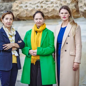 Die drei Grünen-Fraktionsmitglieder Filiz Demirel, Jennifer Jasberg und Lisa Maria Otte
