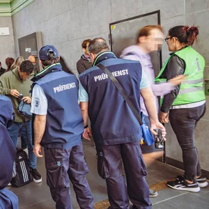Am Donnerstag schwärmten insgesamt 300 Kontrolleuren an den U- und S-Bahnstationen aus.