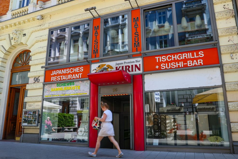 Im „Matsumi“ an den Colonnaden garen die Gäste die Zutaten selber in der Brühe, direkt am Tisch.