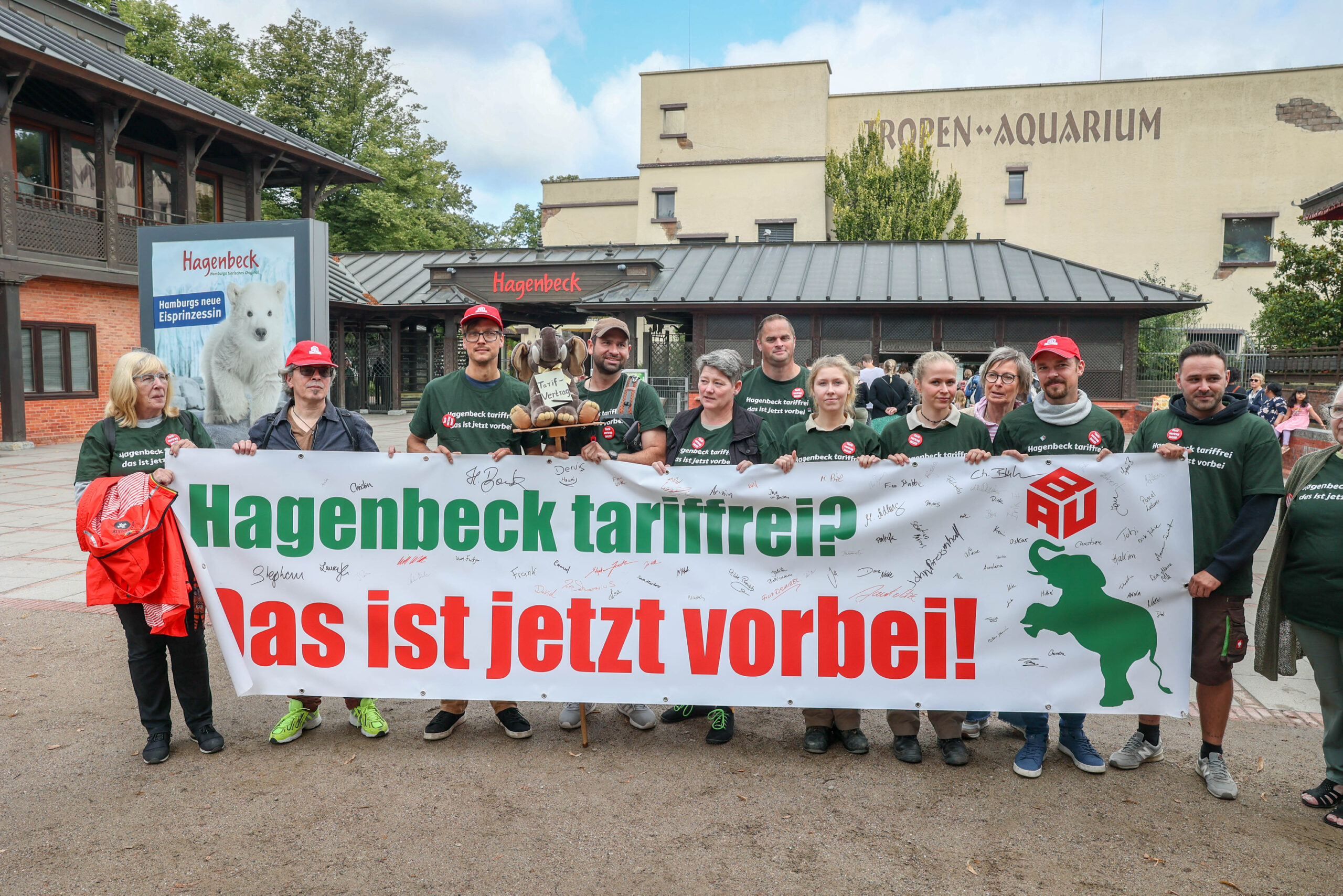 Streikende vor Hagenbecks Tierpark Ende August