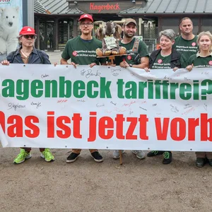 Streikende vor Hagenbecks Tierpark Ende August