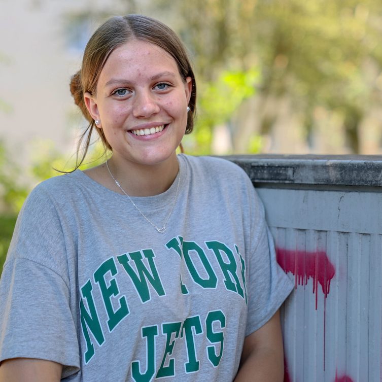 Luisa Falkenberg (17), Schülersprecherin ist gegen eine Kleiderordnung.