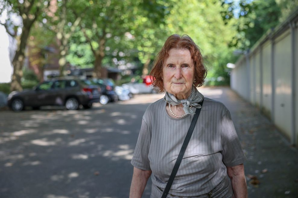 Marga Pogge (84) wohnt direkt neben der Flüchtlingsunterkunft. Ihr platzt bald der Kragen ob des Lärms und des Drecks.