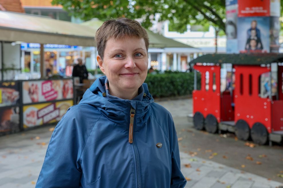 Stefanie Wilcke (43) aus Stapelfeld nutzt die Regionalbahn in Rahlstedt täglich – und findet sie immer zu voll.