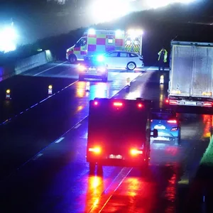 Auf der A7 in Richtung Norden gab es am Montagabend einen Unfall.