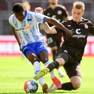 Eric Smith im Zweikampf
