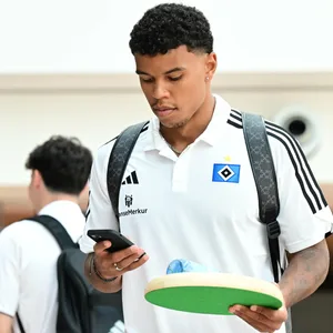 Ransford Yeboah Königsdörffer am Flughafen