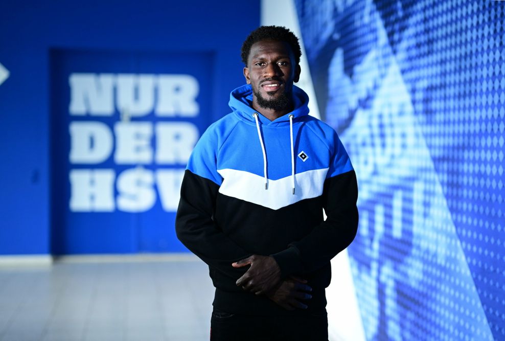 Bakery Jatta im HSV-Pulli