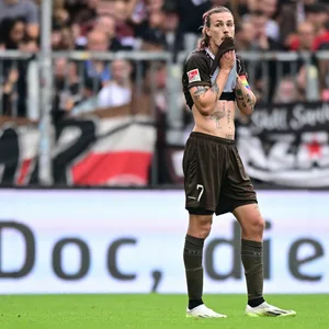 Jackson Irvine im Trikot des FC St. Pauli
