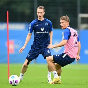 Sebastian Schonlau und Miro Muheim beim HSV-Training