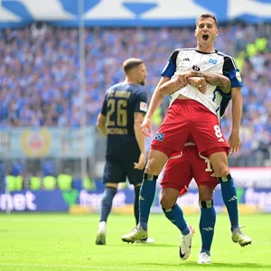 László Bénes erzielte das zweite HSV-Tor gegen Rostock