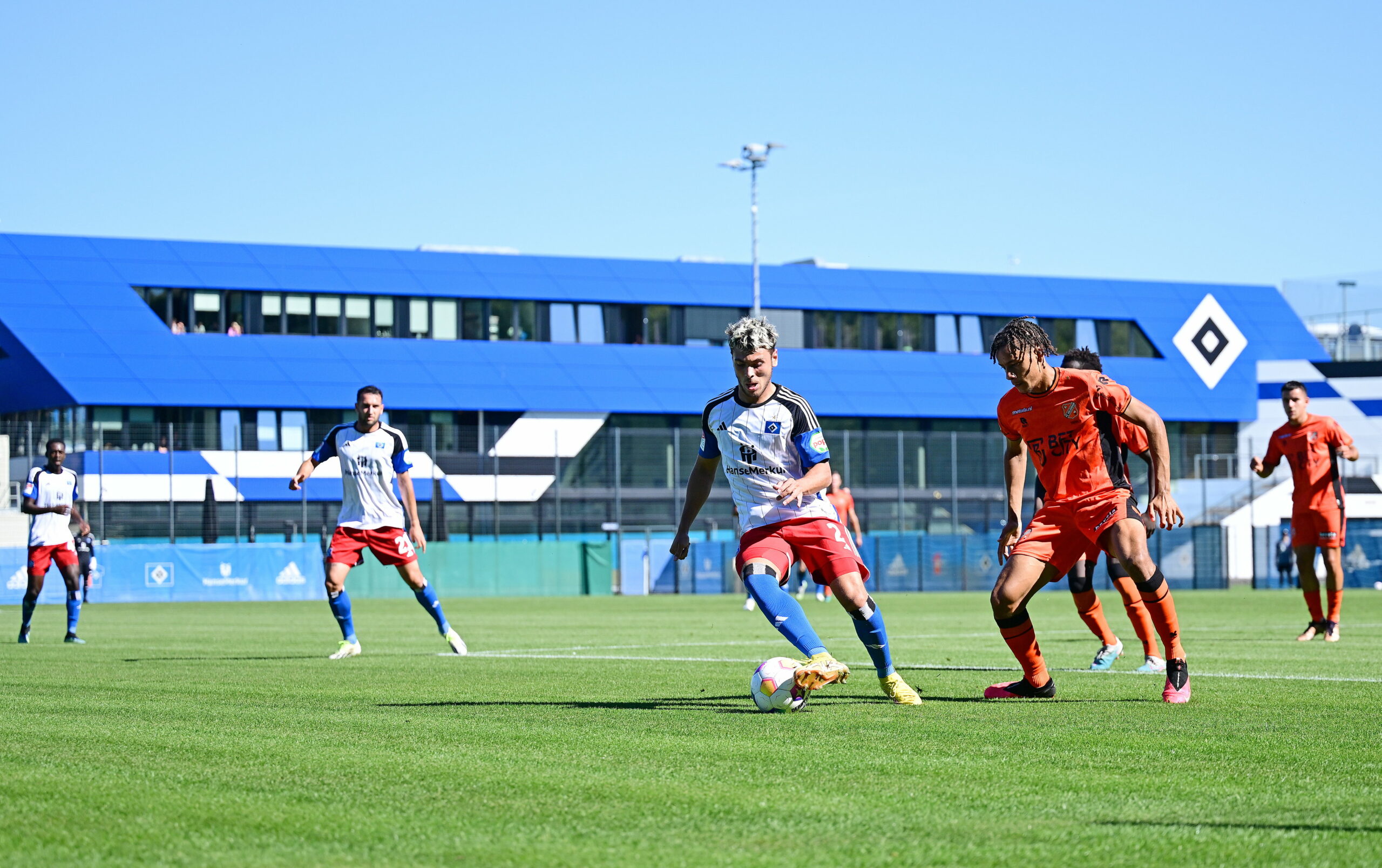 William Mikelbrencis meldete sich im HSVTest gegen den FC Volendam zurück.