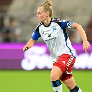 HSV-Spielerin Sarah-Vanessa Stoeckmann gegen St. Pauli