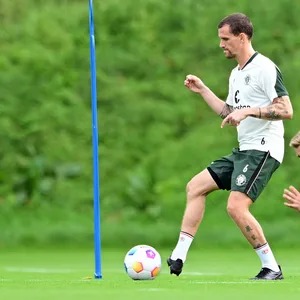 Simon Zoller und Johannes Eggestein beim Training des FC St. Pauli