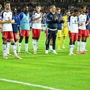 Enttäuschte HSV-Spieler nach der Niederlage in Osnabrück