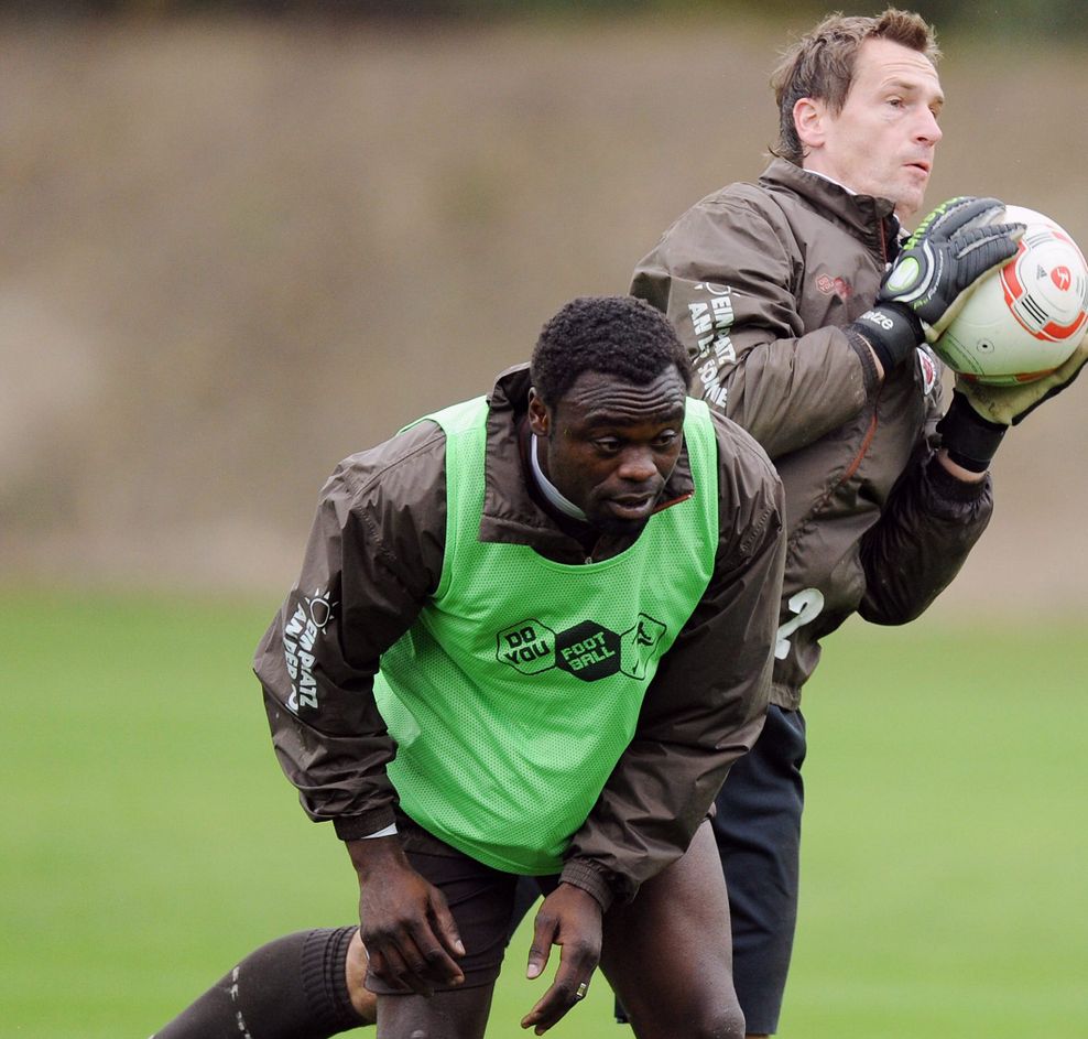 Mathias Hain und Gerald Asamoah beim Training des FC St. Pauli