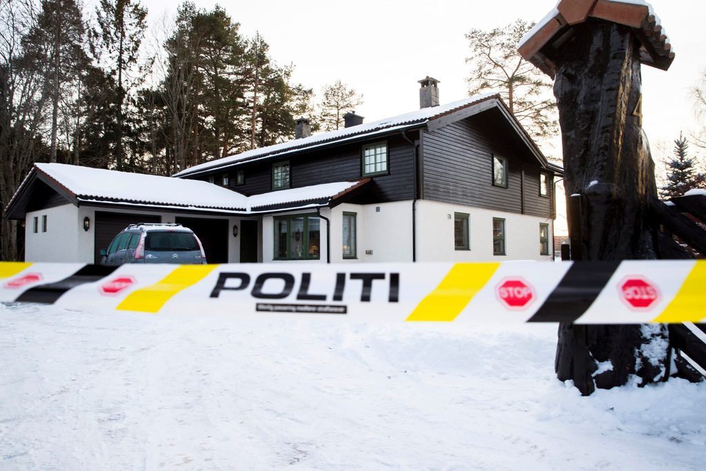 Abgesperrtes Haus des Millionärs Tom Hagen