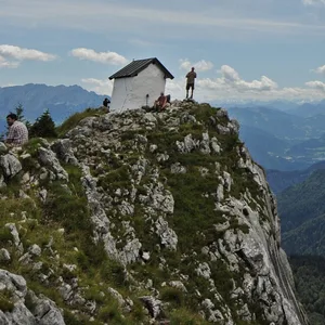 Die Gipfelkapelle des Brünnstein (1619 m) bei Oberaudorf (Oberbayern)