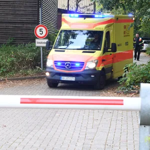 Rettungswagen Schwimmbad Bondenwald