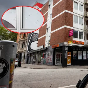 In diesem Haus am Hamburger Berg entdeckte der Mieter Einschusslöcher in seinen Fenstern