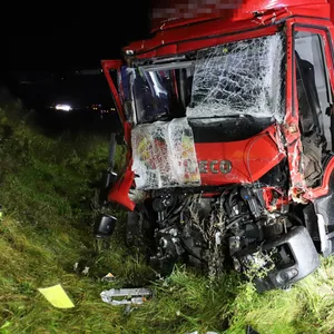 Schwerer Unfall auf A7 bei Hamburg – Lkw-ahrer eingeklemmt