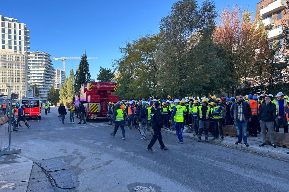 Baustelle an der Chicagostraße durch die Feuerwehr geräumt.