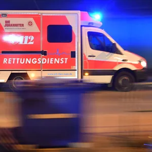 Ein Rettungswagen im Einsatz (Symbolbild)