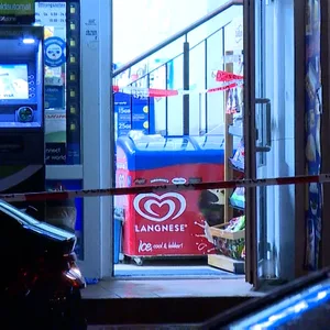 In diesen Kiosk soll sich der Verletzte geschleppt haben.