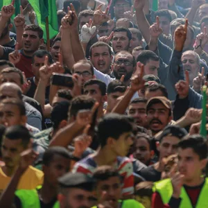 Mitglieder und Unterstützer der Hamas bei einem Marsch 2022 im Gaza-Streifen.