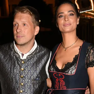 Ein Bild aus glücklicheren Tagen: Oliver und Amira Pocher 2022 auf dem Oktoberfest.