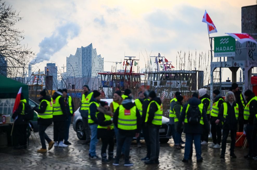 Im März streikten die Mitarbeiter der Hadag, bevor schließlich ein neuer Tarifabschluss vereinbart werden konnte.