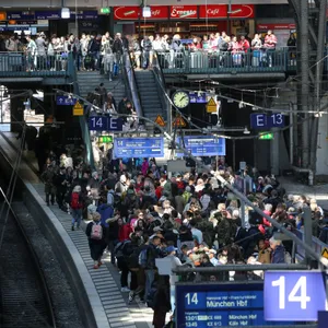 Reisende am Hamburger Hauptbahnhof