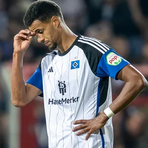 HSV-Stürmer Robert Glatzel ist frustriert