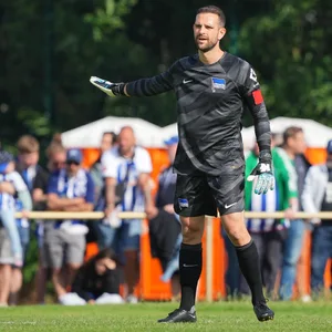 Marius Gersbeck im Tor beim Testpiel.