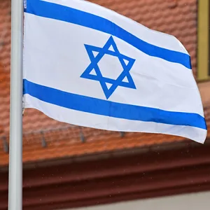 Viele Gemeinden haben als Zeichen der Solidarität Israel-Flaggen gehisst (Symbolbild).