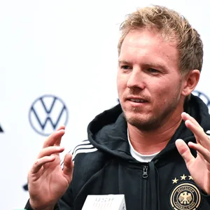 Julian Nagelsmann gestikuliert